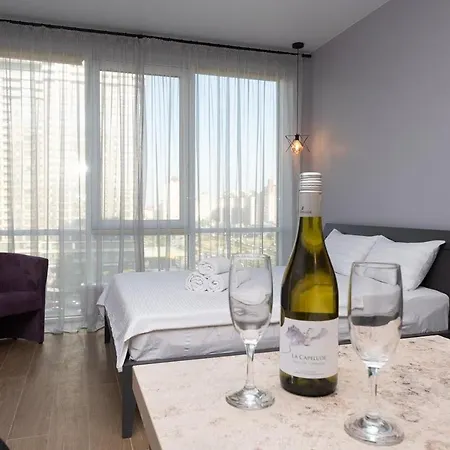 Stylish Panoramic Apartments. Smartplaza. Metro Minskaya Апартаменти *