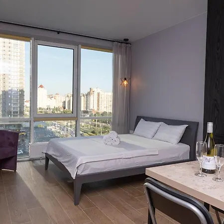Stylish Panoramic Apartments. Smartplaza. Metro Minskaya Апартаменти