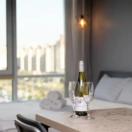 Apartment Stylish Panoramic Apartments. Smartplaza. Metro Minskaya *